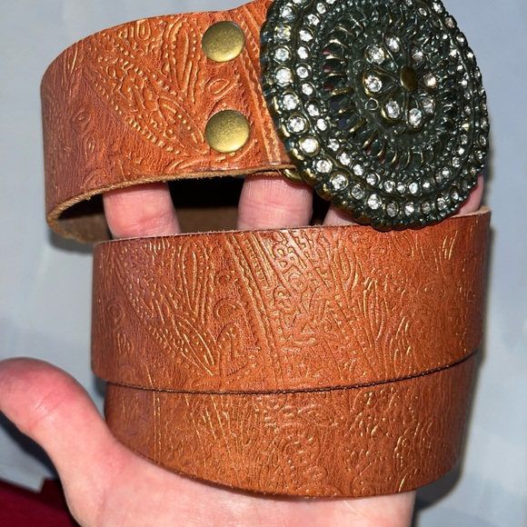 Fossil bling BELT Tan Brown FLORAL Tooled LEATHER Medallion Buckle Fits 35-39”Lg - Picture 14 of 15